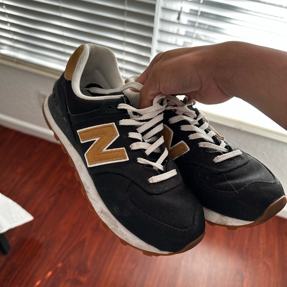 New Balance - Picture 3 of 5